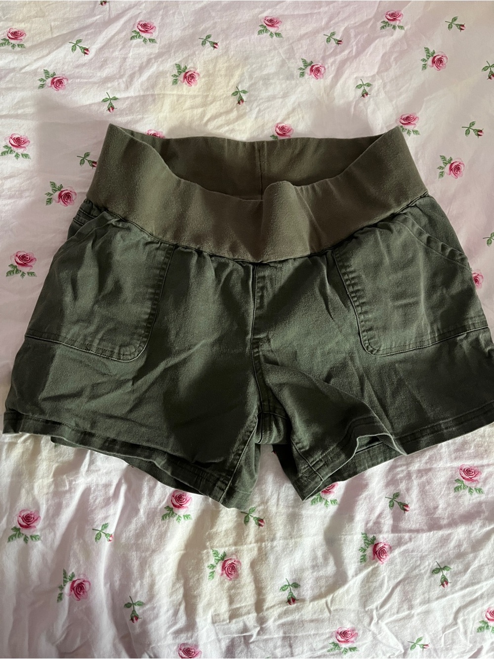 women’s maternity shorts M